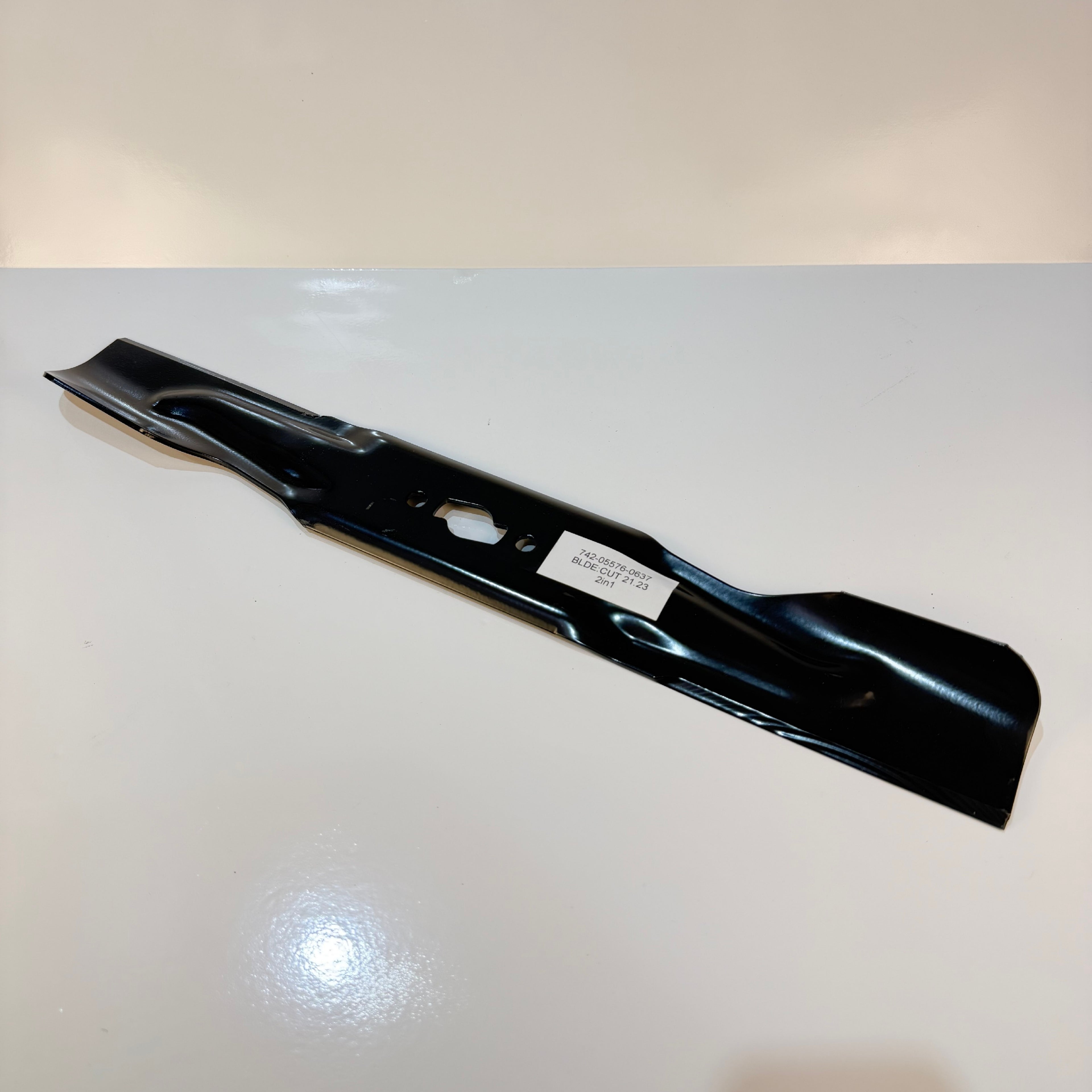 Cub Cadet 742-05648-0637 - HIGH LIFT BLADE FOR 46" CUTTING DECKS